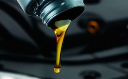 Как определить оригинальное моторное масло от подделки?